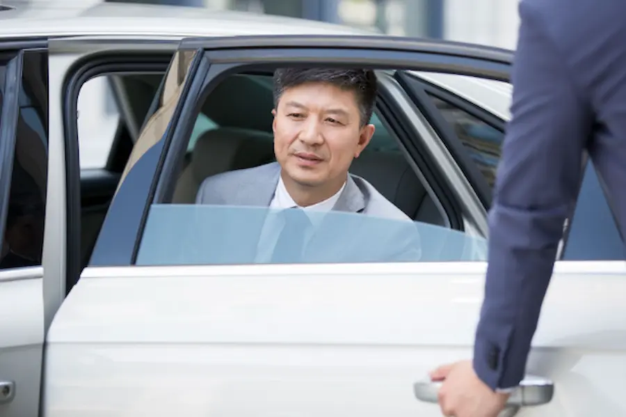 Your Guide to Booking a Private Chauffeur in Singapore